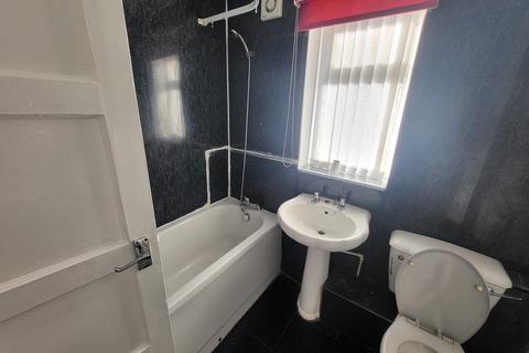 2 bedroom maisonette to rent, Leasowe Road, Tipton DY4