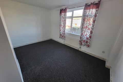 2 bedroom maisonette to rent, Leasowe Road, Tipton DY4