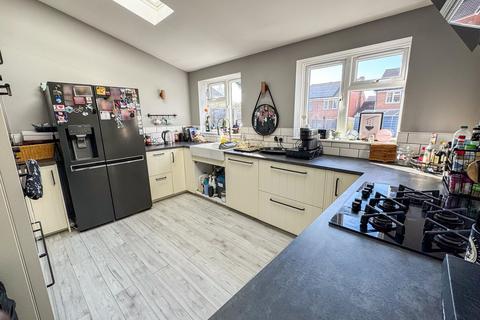 5 Calshot Place, Calcot, Reading, RG31 7DA
