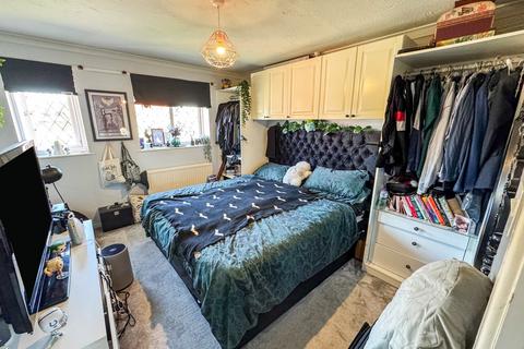 5 Calshot Place, Calcot, Reading, RG31 7DA