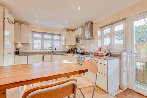 4 bedroom detached house for sale, Chase Gardens, Westcliff-on-sea, SS0