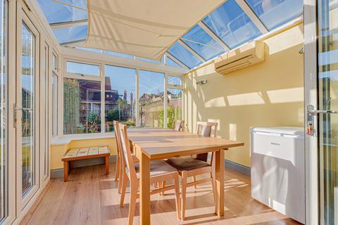 3 Chase Gardens, Westcliff-on-sea, SS0 0RS