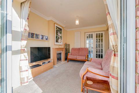 3 Chase Gardens, Westcliff-on-sea, SS0 0RS
