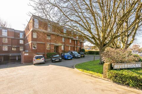 1 bedroom flat to rent, Hampton Court Road, Hampton Court, East Molesey, KT8