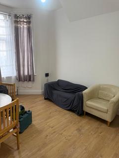 3 bedroom flat to rent, London NW2