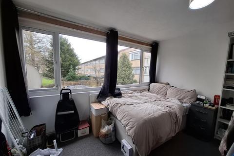 House share to rent, A Room in Gurnards Avenue, Fishermead, Milton Keynes