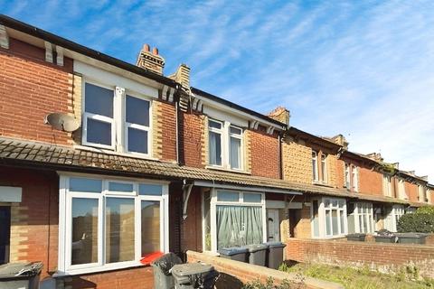 4 bedroom terraced house to rent, Sturry Road, Kent CT1