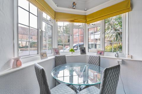 2 bedroom flat for sale, Church Street, Walton-On-Thames, Surrey, KT12