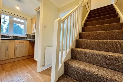 1 bedroom semi-detached house to rent, North Bank Close, Rochester ME2