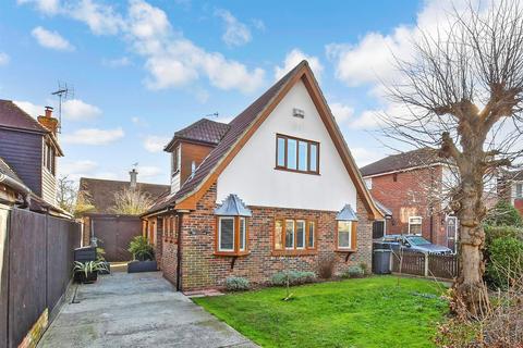 3 bedroom detached house for sale, Spire Avenue, Whitstable, Kent