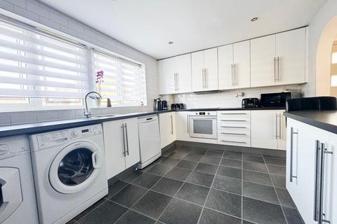 3 bedroom end of terrace house for sale, Kingfisher Drive, Benfleet, SS7