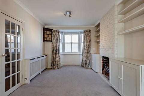 2 Garfield Place, Windsor, SL4 3BT