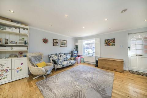 4 bedroom end of terrace house for sale, Oliver Close, London W4