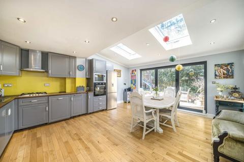 4 bedroom end of terrace house for sale, Oliver Close, London W4