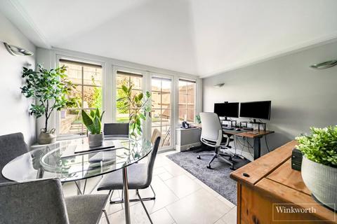 18 Arthur Close, Bagshot, GU19 5QT