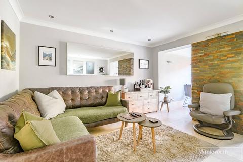 18 Arthur Close, Bagshot, GU19 5QT