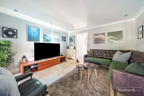 18 Arthur Close, Bagshot, GU19 5QT
