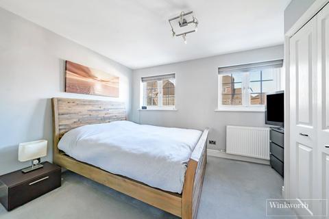 18 Arthur Close, Bagshot, GU19 5QT