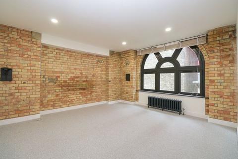 3 bedroom apartment to rent, Pump House Close, London SE16