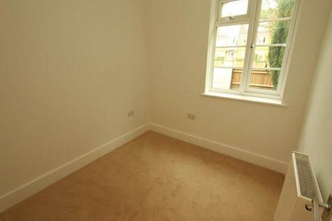 2 bedroom flat to rent, College Hill Road, Harrow HA3