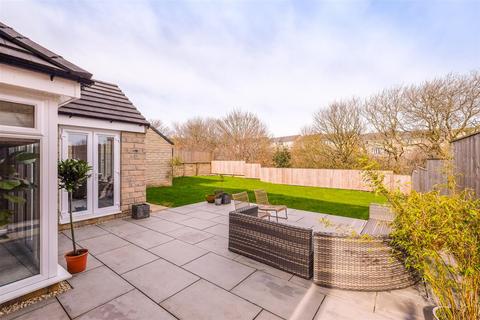 5 bedroom detached house for sale, Woodlands Court, Huddersfield, HD2