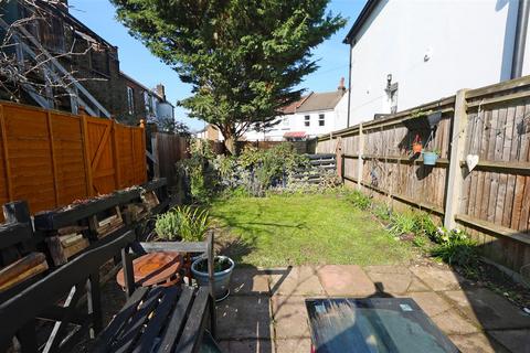3, Claremont Villas Sanderstead Road, South Croydon, CR2 0PG