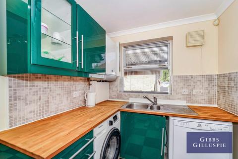 3 bedroom semi-detached house to rent, Hazelwood Close, North Harrow, HA2