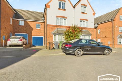 4 bedroom semi-detached house to rent, Newhome Way, Walsall, WS3