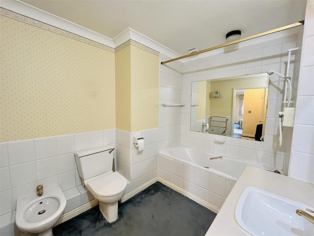 Bed 1 En Suite