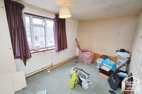 3 bedroom terraced house for sale, 159 Harrow Crescent, Romford, Essex, RM3 7AP