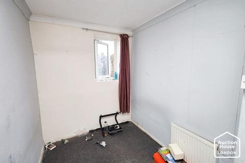 3 bedroom terraced house for sale, 159 Harrow Crescent, Romford, Essex, RM3 7AP