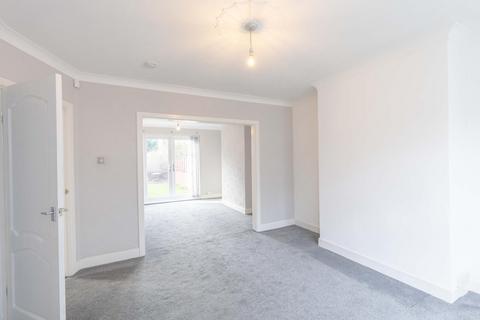 3 bedroom semi-detached house to rent, Stainbeck Road, Leeds LS7