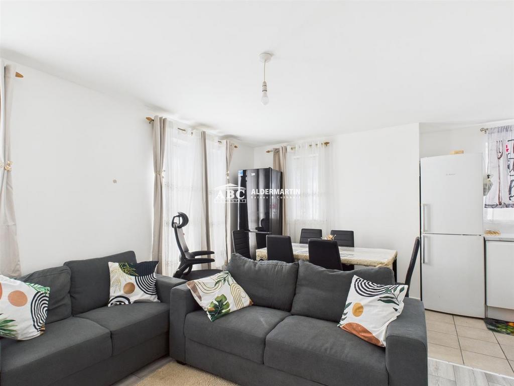 CAM05227 G0-PR0004-STILL001.jpg