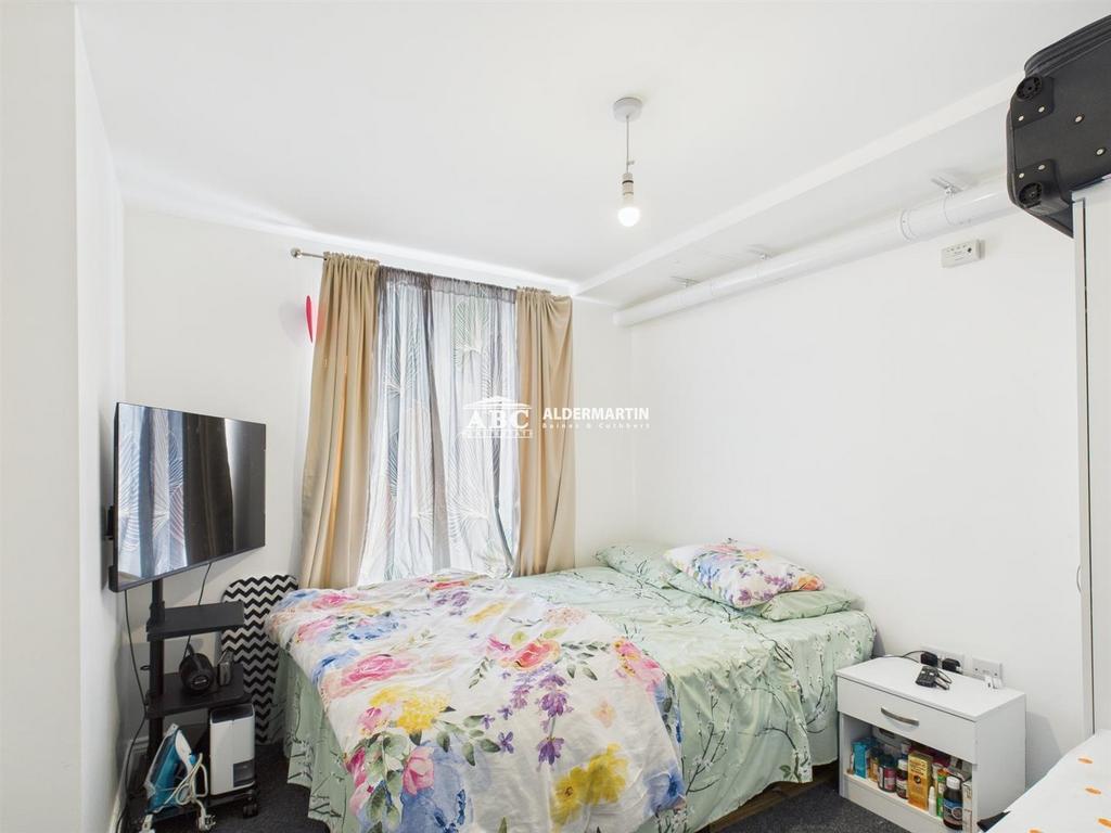 CAM05227 G0-PR0004-STILL006.jpg