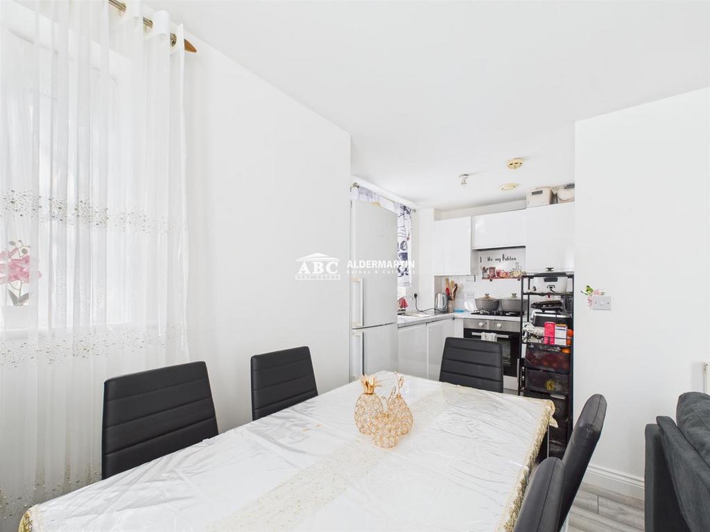 CAM05227 G0-PR0004-STILL004.jpg