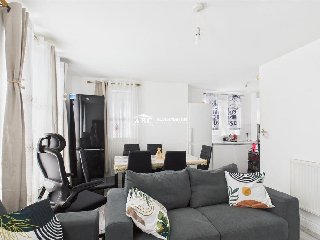 CAM05227 G0-PR0004-STILL002.jpg