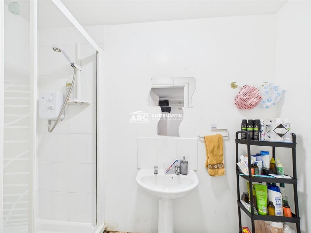 CAM05227 G0-PR0004-STILL008.jpg