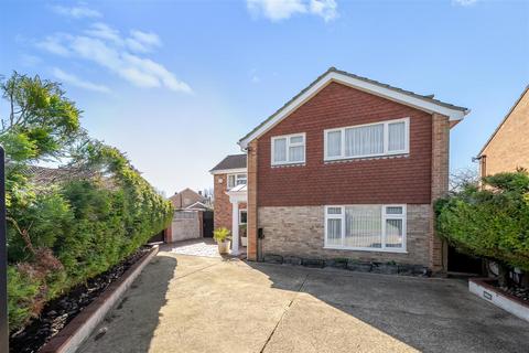 4 bedroom detached house for sale, Chiltern Avenue, Bedford