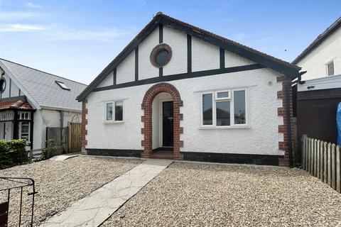 2 bedroom detached bungalow to rent, Central Avenue, Herne Bay