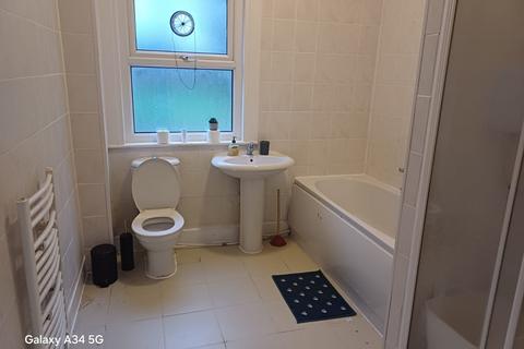 2 bedroom flat to rent, Northumberland Park, London N17