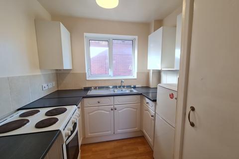 2 bedroom flat to rent, Chatsworth Close, Willenhall, WV12 4LZ