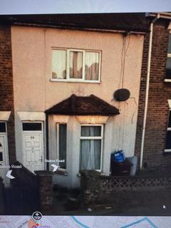 3 bedroom terraced house to rent, Station Road, Strood ME2