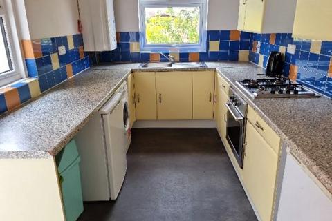 4 bedroom detached house to rent, Canford Road, Bournemouth, BH11 8