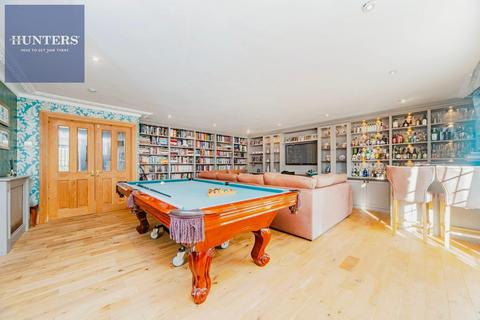 64 Hendre Road, Pencoed, Bridgend, CF35 6TN