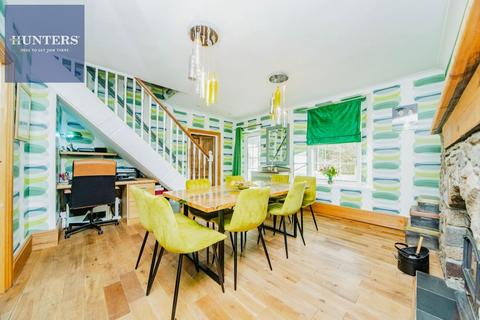 64 Hendre Road, Pencoed, Bridgend, CF35 6TN