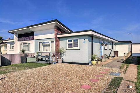 3 bedroom bungalow for sale, Sunset Close, Pevensey Bay BN24