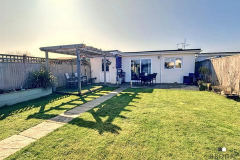 3 bedroom bungalow for sale, Sunset Close, Pevensey Bay BN24