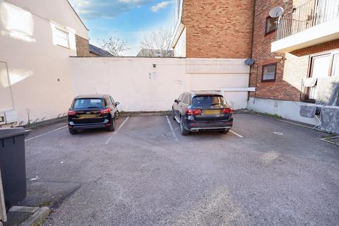2 bedroom flat for sale, Nether Street, London N12
