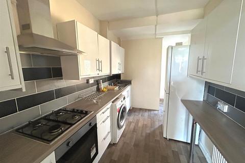 3 bedroom house to rent, Park View Road, London N17