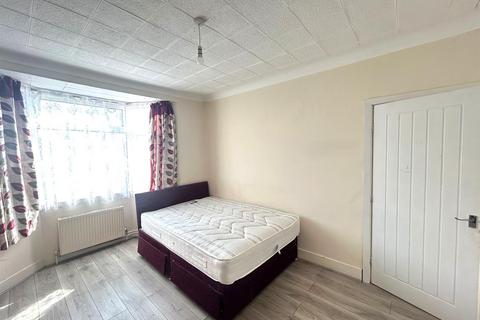 3 bedroom house to rent, Park View Road, London N17